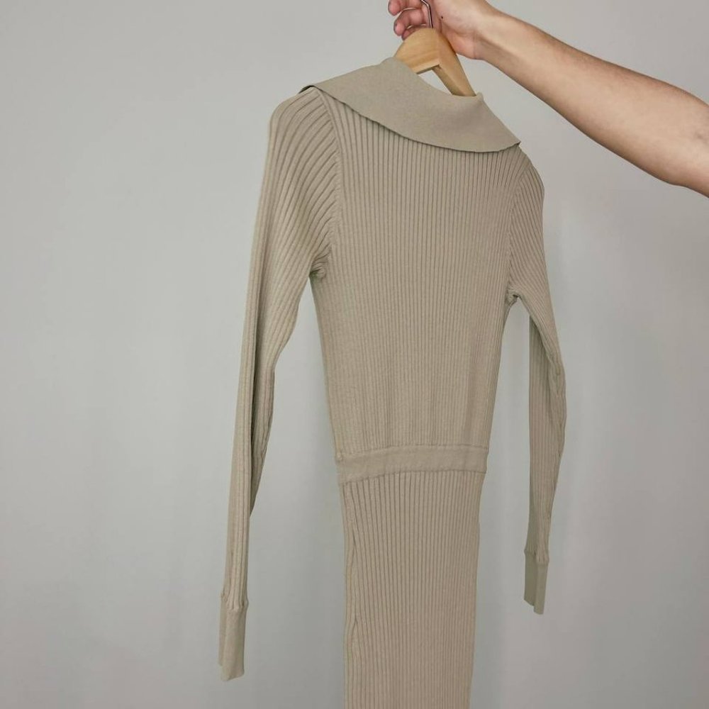 Buttoned dress - Picture 2 of 4